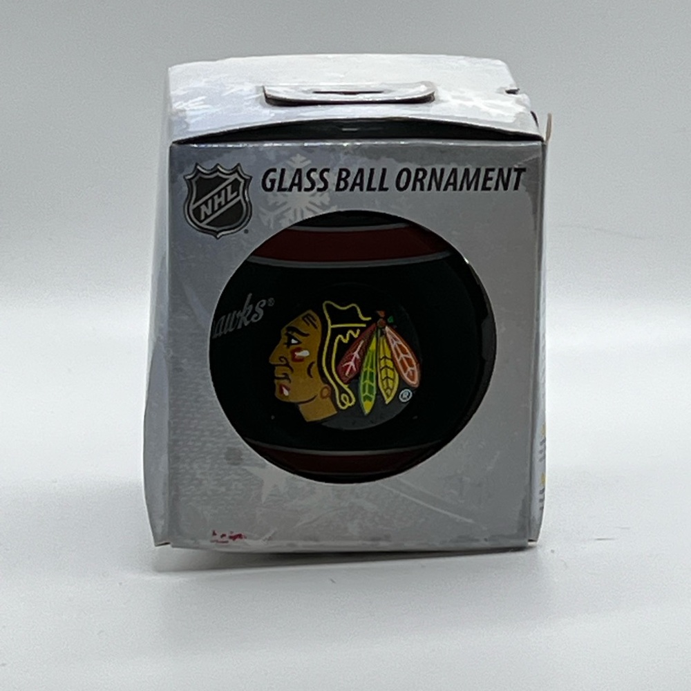 😎LAST CHANCE! $5/OR OFFERS CONSIDERED!💋 NHL Chicago Blackhawks Glass Ornament